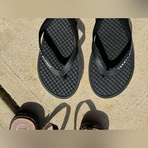Tommy flip flops